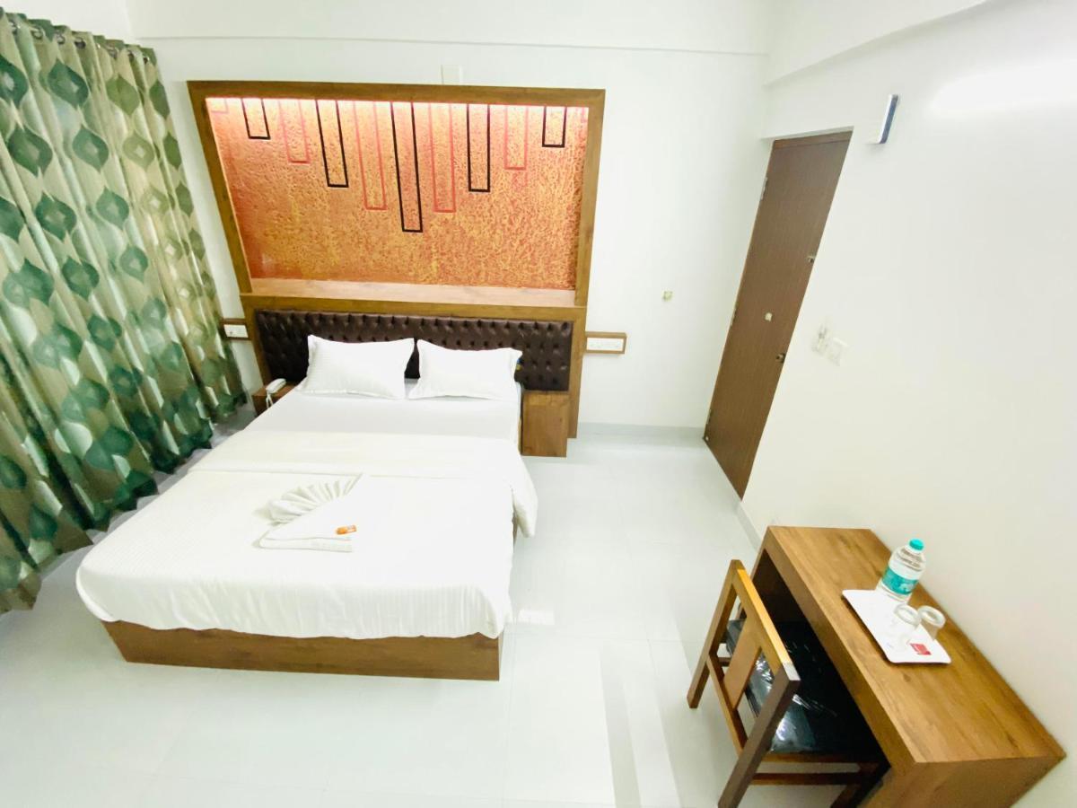 B Six Hotel Bangalore Extérieur photo