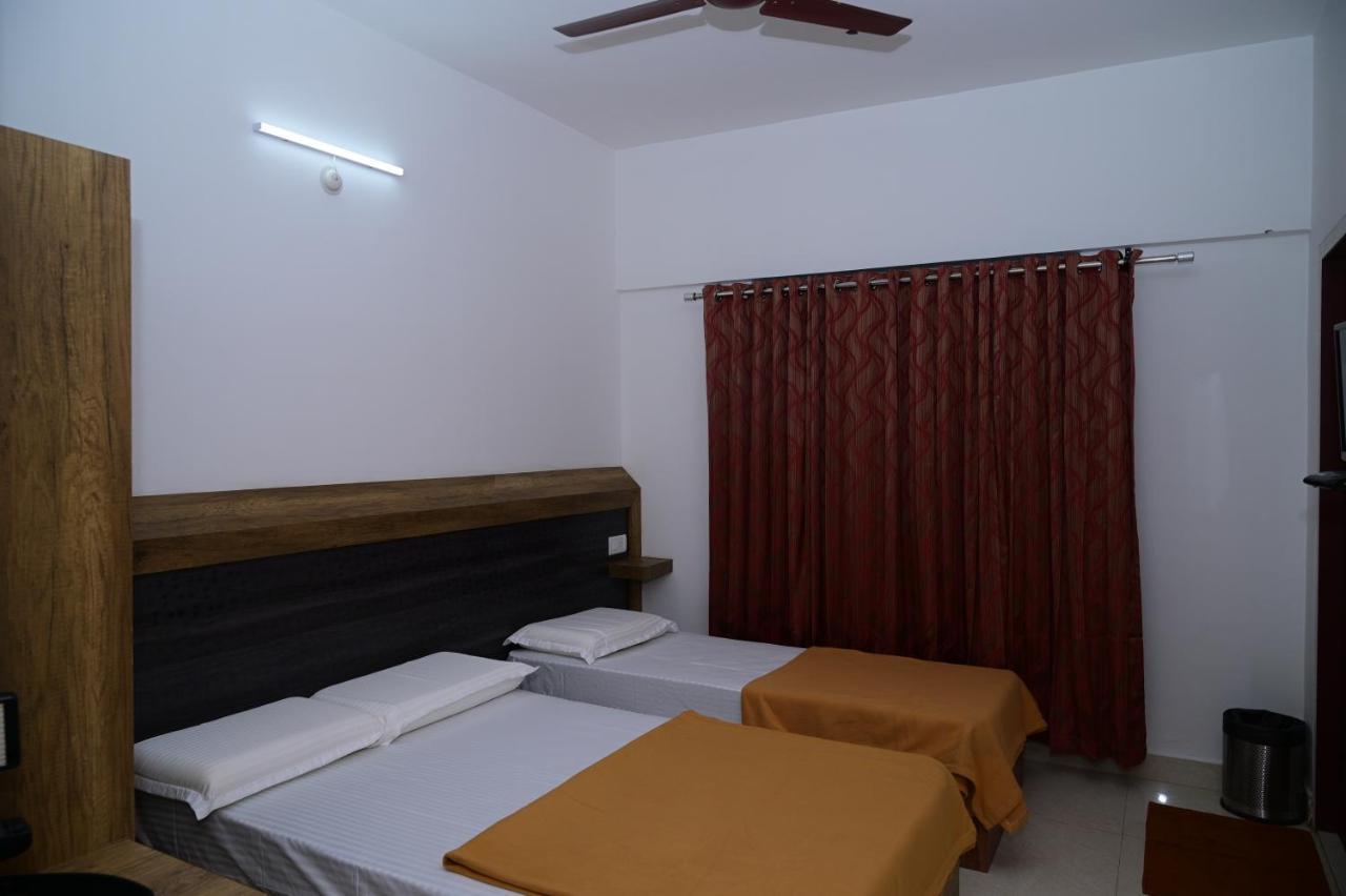 B Six Hotel Bangalore Extérieur photo
