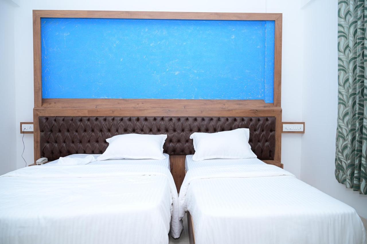 B Six Hotel Bangalore Extérieur photo