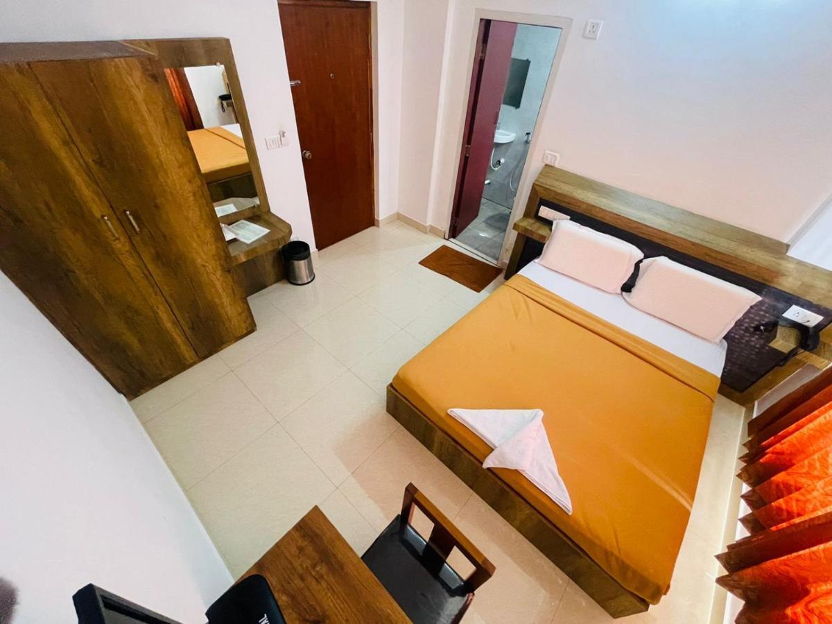 B Six Hotel Bangalore Extérieur photo