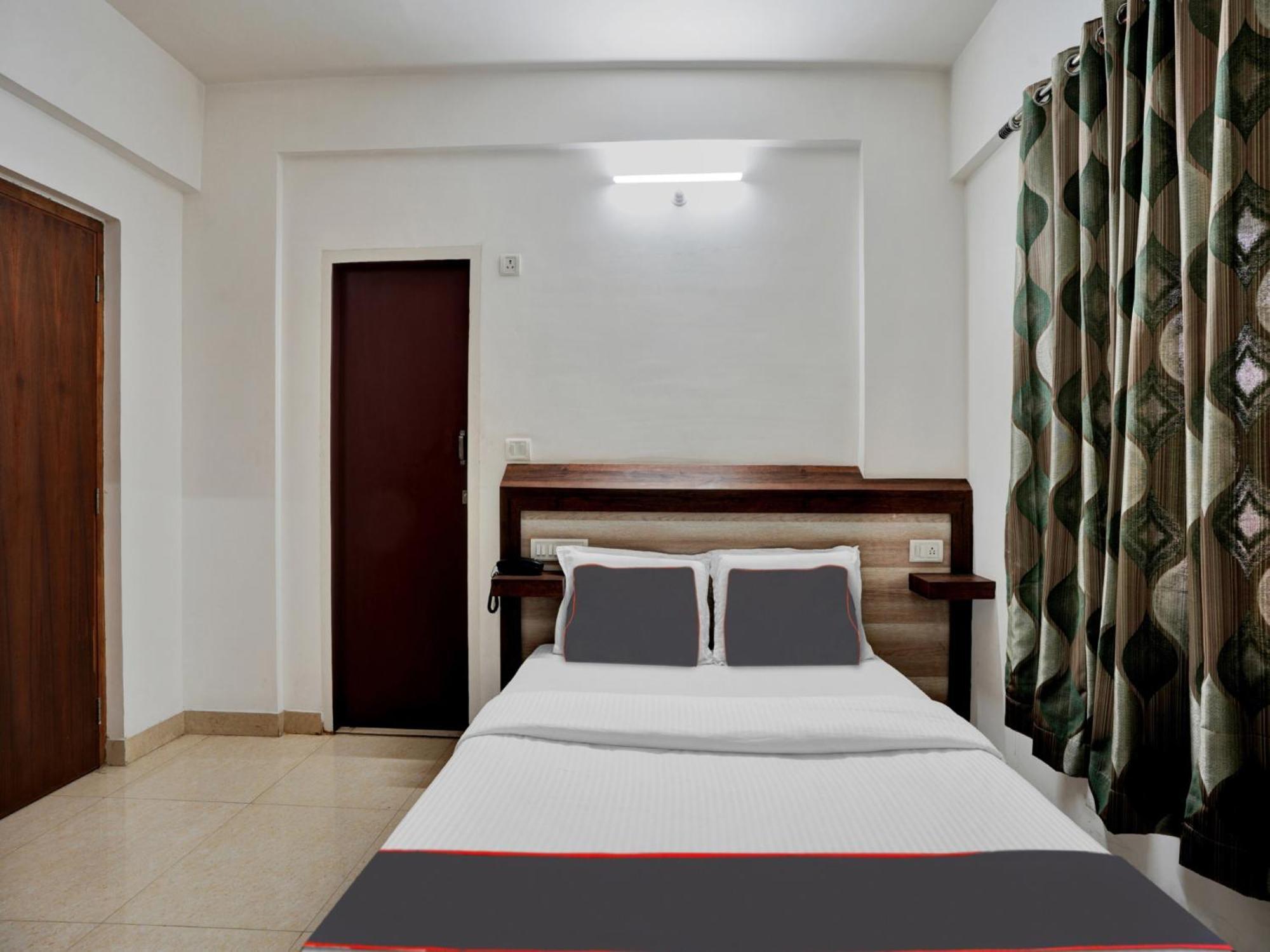 B Six Hotel Bangalore Extérieur photo